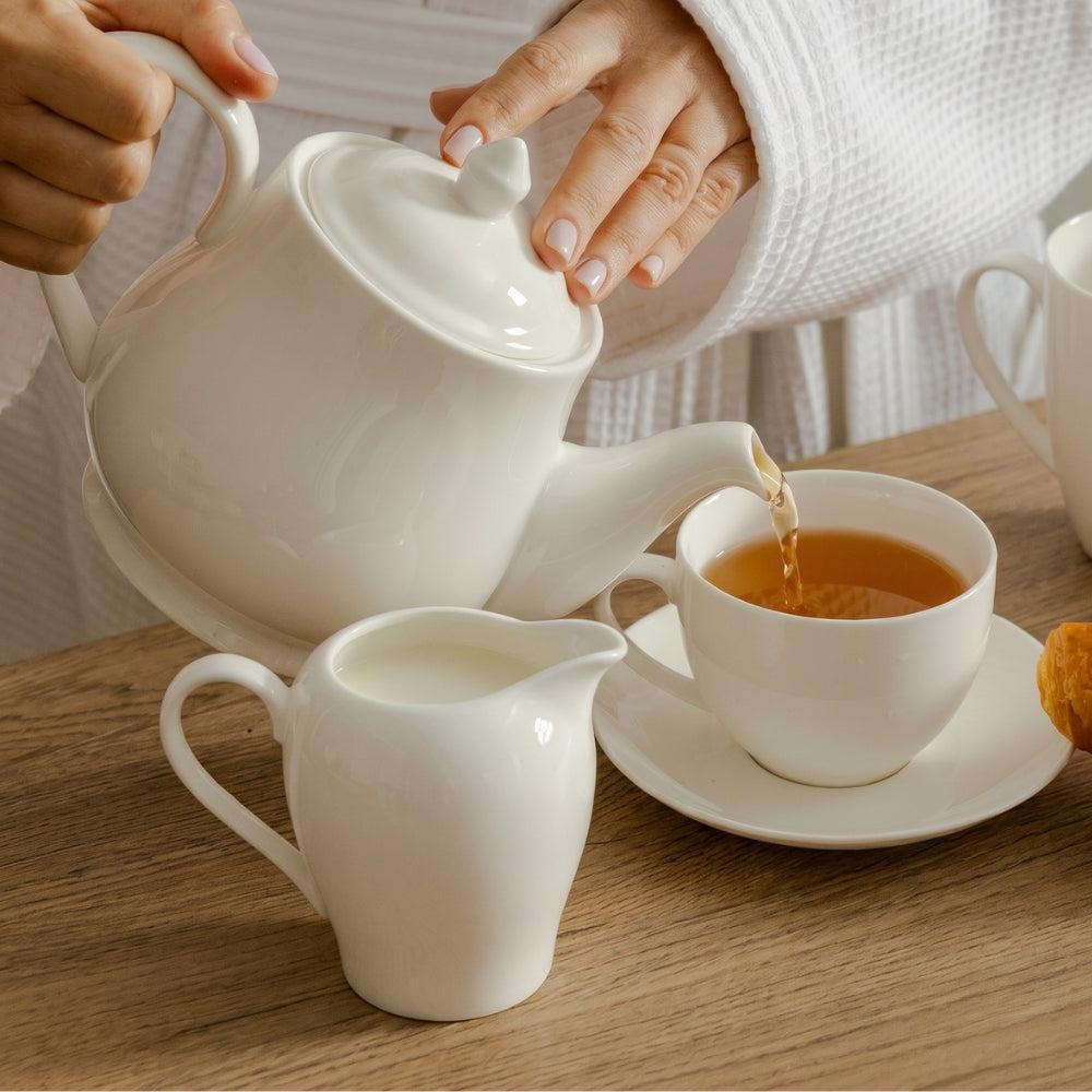 Maxwell Williams Creamer White-Jugs