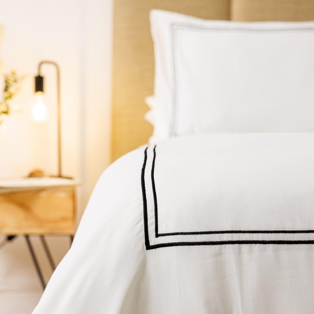 Whisper Soft 400 Thread Count Sateen Egyptian Cotton Two Line Black on White Satin Stitch Duvet Cover Set-Duvet Cover Sets